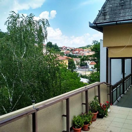 Ferienwohnung Aradi Apartman Esztergom Exterior foto